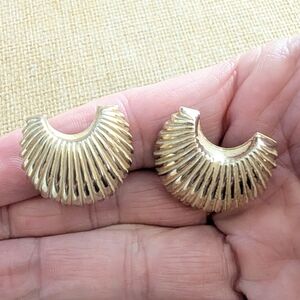 Vintage Goldtoned Fan patterned Marvella Clip On Earrings